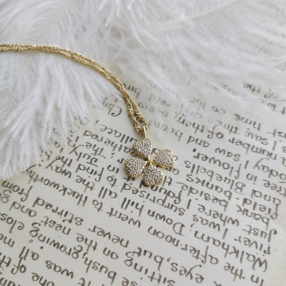 Kendra Scott Clover White Crystal Gold Short Necklace - Picture 5 of 5